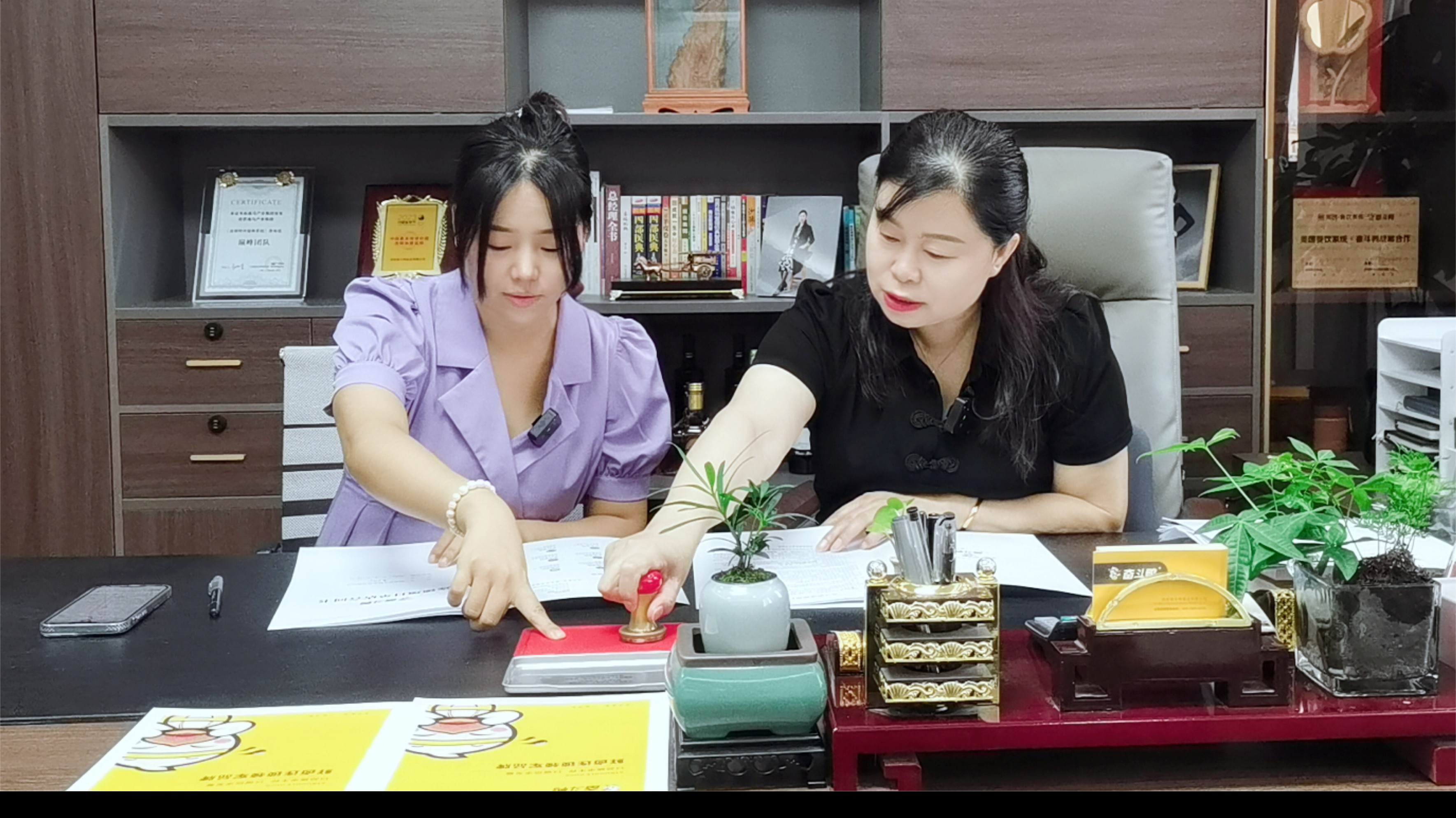 奋斗鸭千城万店 又签一店 || 从粉丝到店主，严总的餐饮奋斗之旅