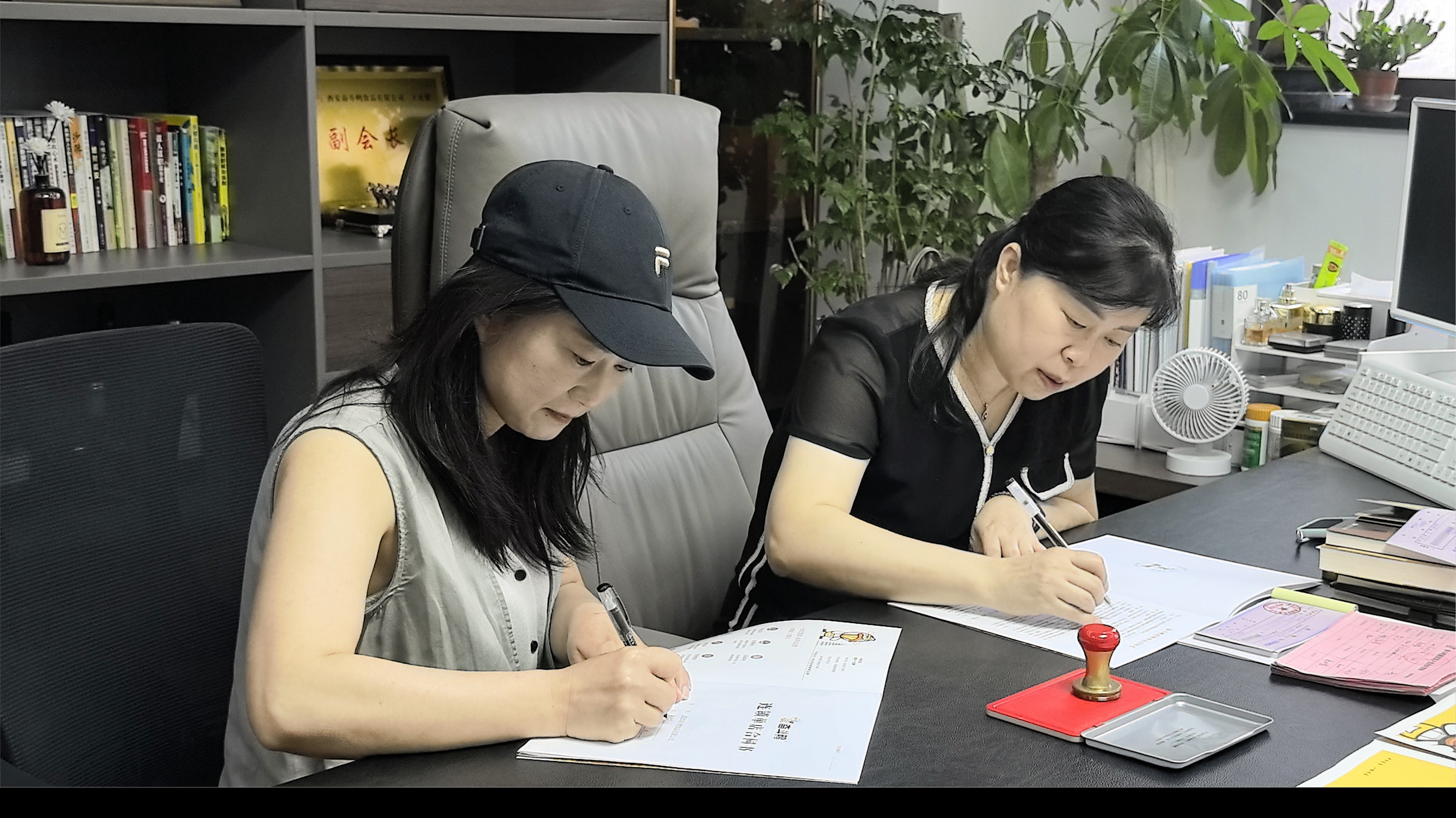 喜讯！奋斗鸭再添新合作伙伴，卤味创业持续火热