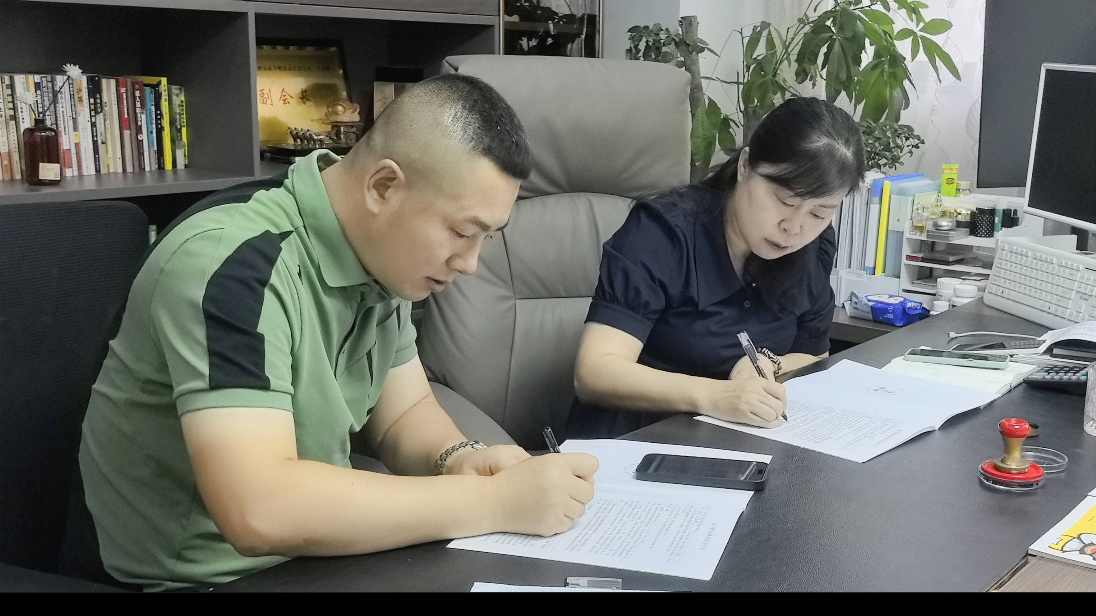 喜签新伙伴｜热烈祝贺吉林宋总成功签约奋斗鸭，携手共启卤味创富之路